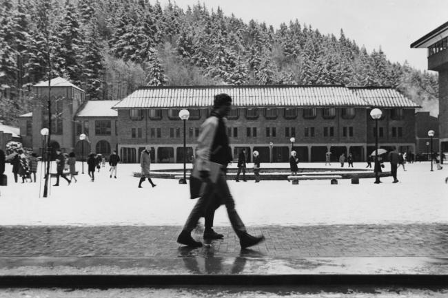 Students walking in front of Miller Hall, 1960